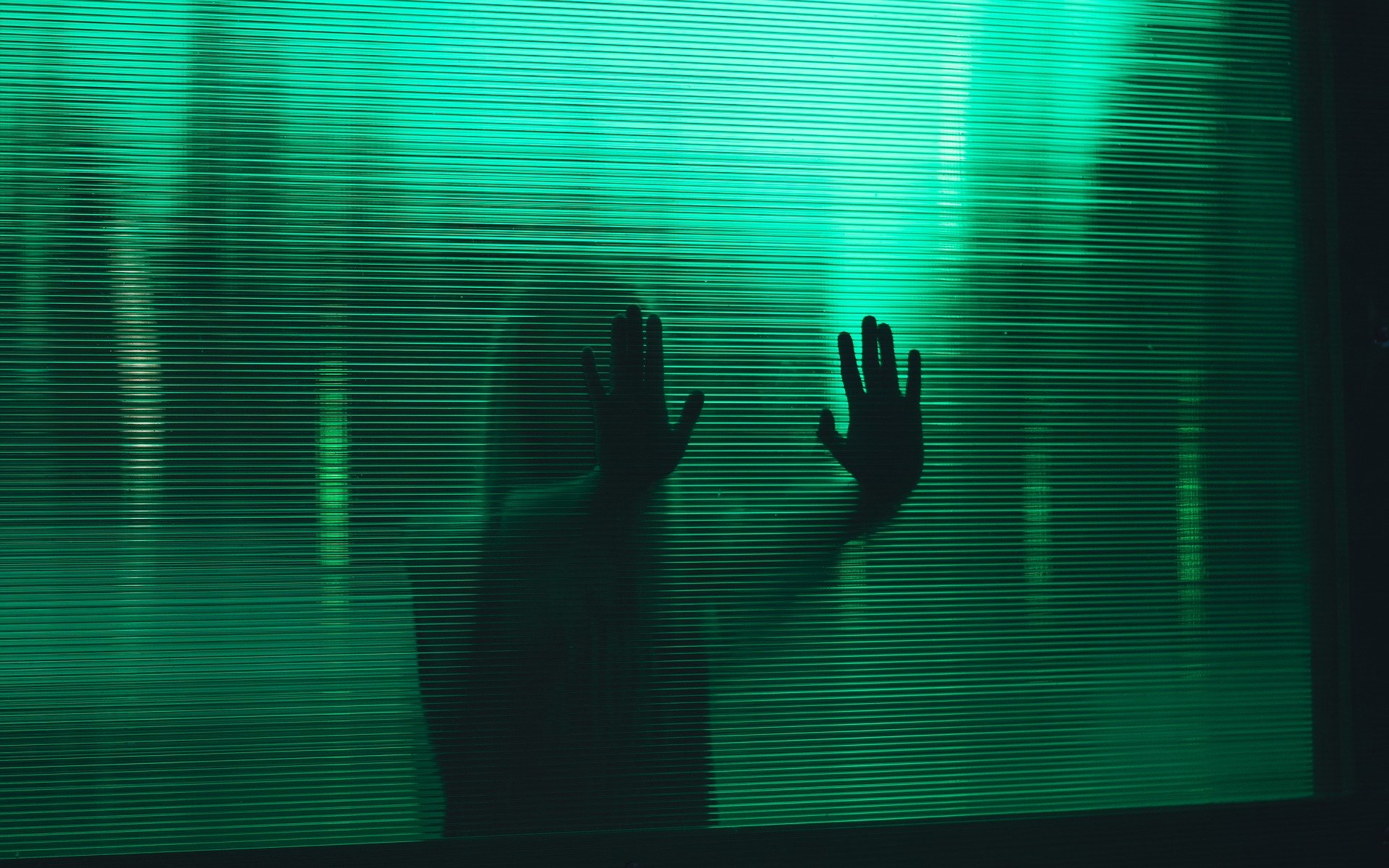 glass-3983411_1920